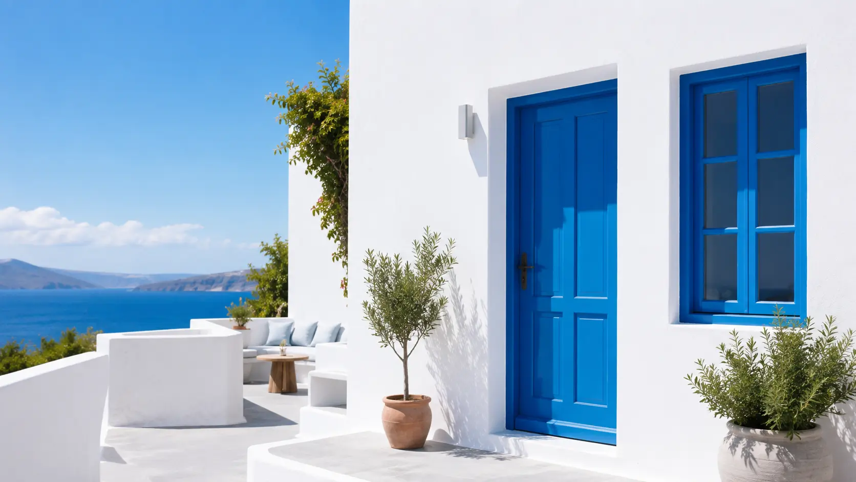 Dinding Putih dan Kusen Ocean Blue
